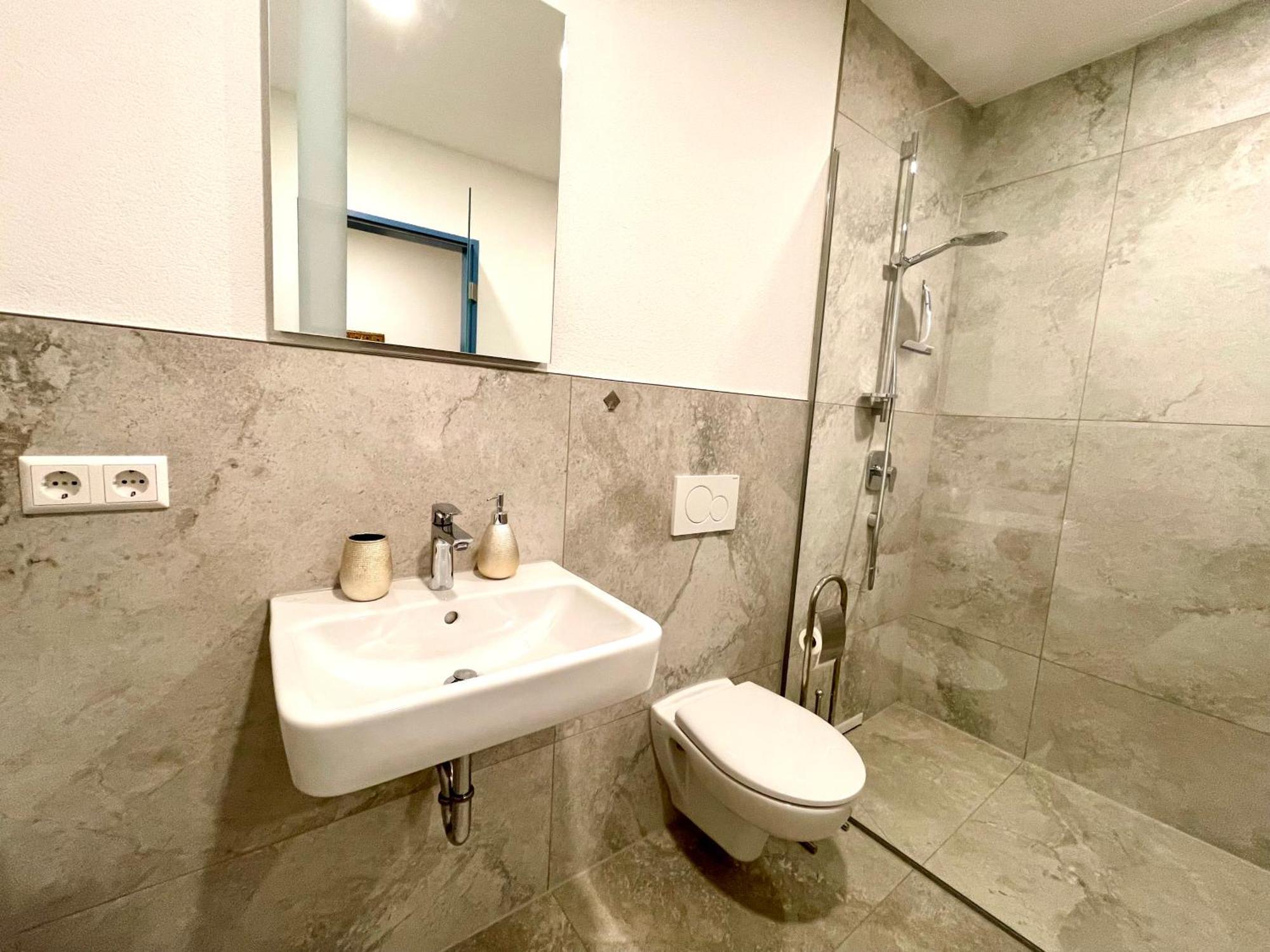 Neu Grosse Einzimmerwohnung Im Zentrum Goldstadt Pforzheim Schloessle ภายนอก รูปภาพ