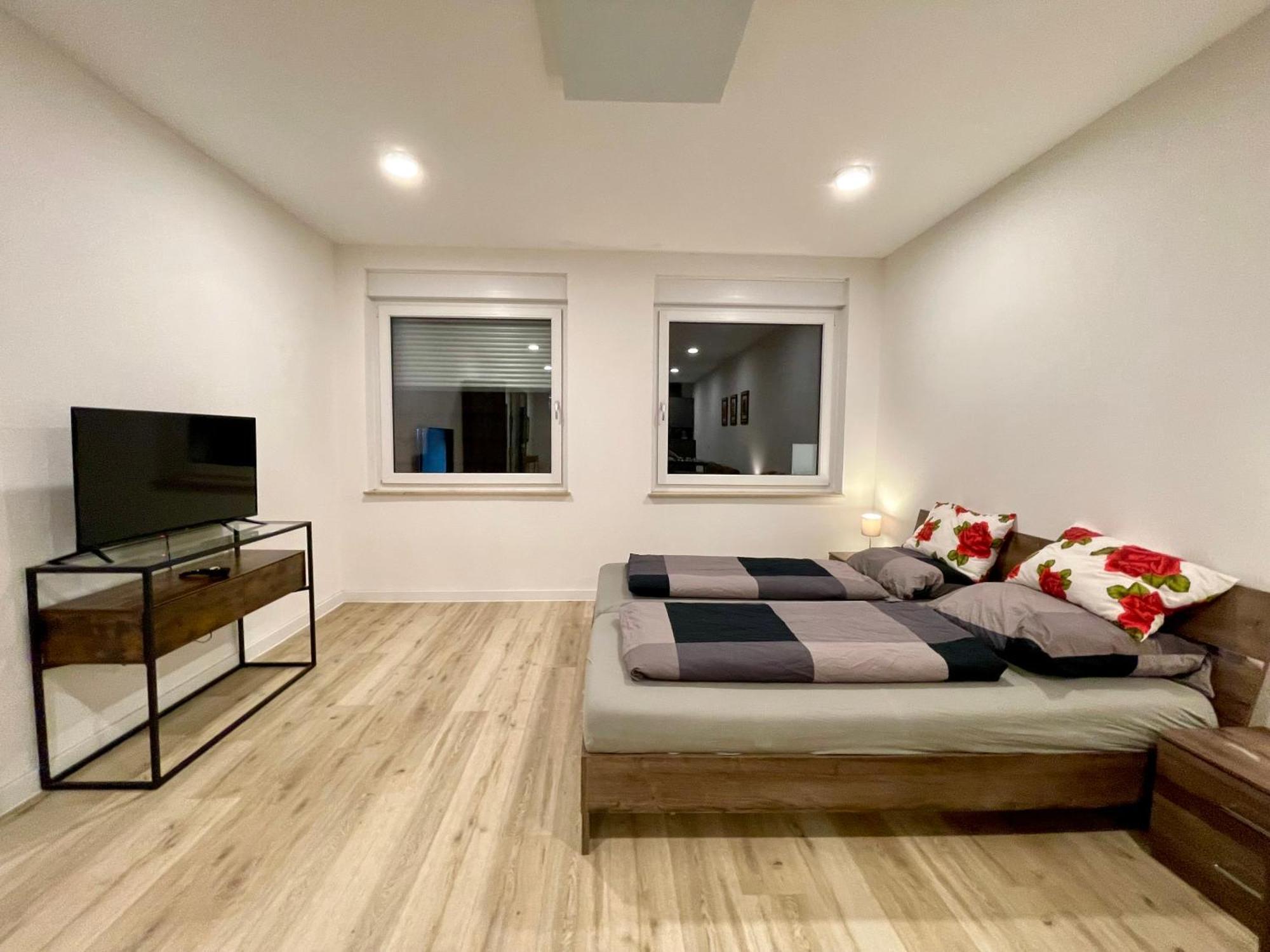 Neu Grosse Einzimmerwohnung Im Zentrum Goldstadt Pforzheim Schloessle ภายนอก รูปภาพ