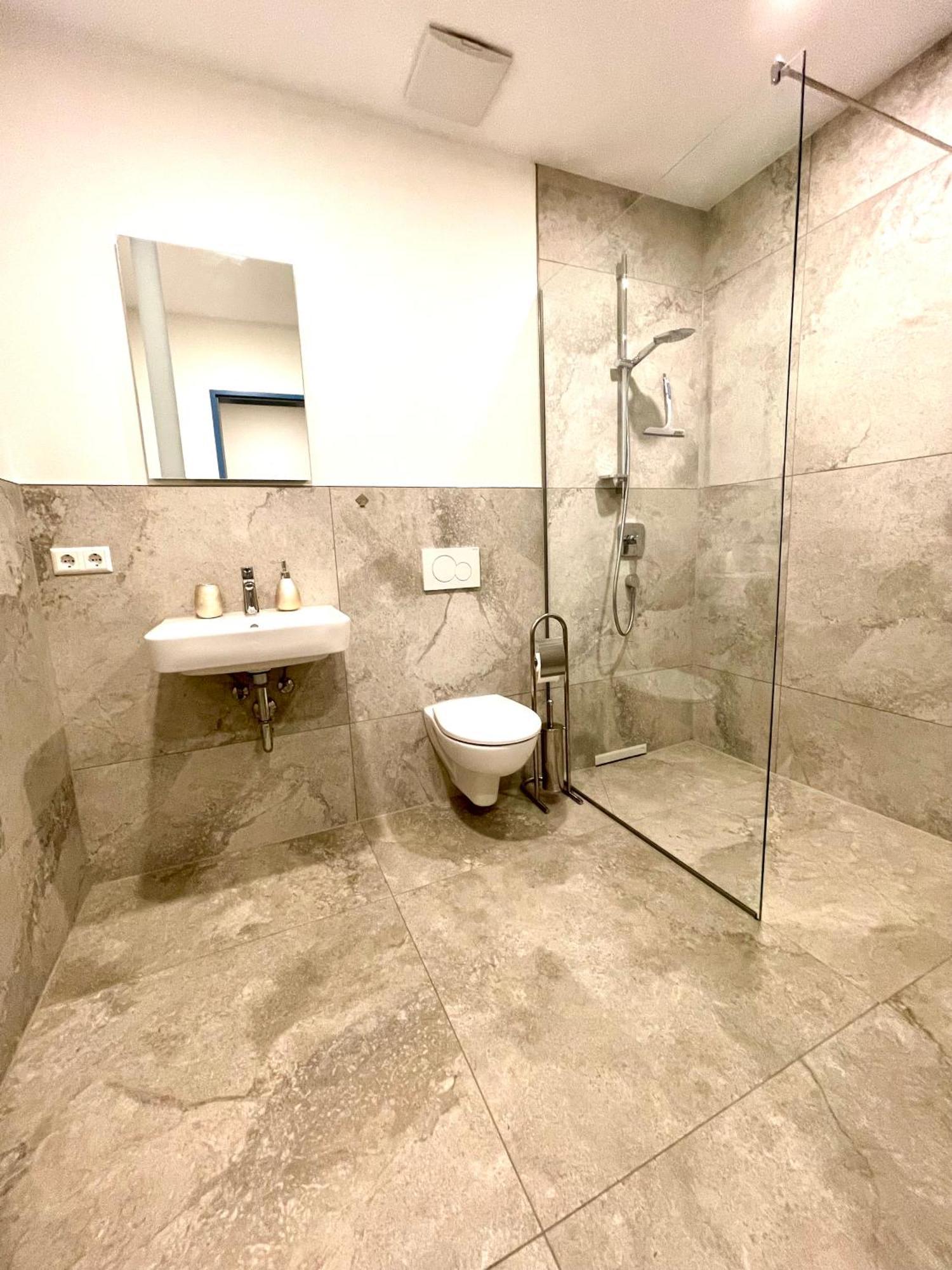 Neu Grosse Einzimmerwohnung Im Zentrum Goldstadt Pforzheim Schloessle ภายนอก รูปภาพ