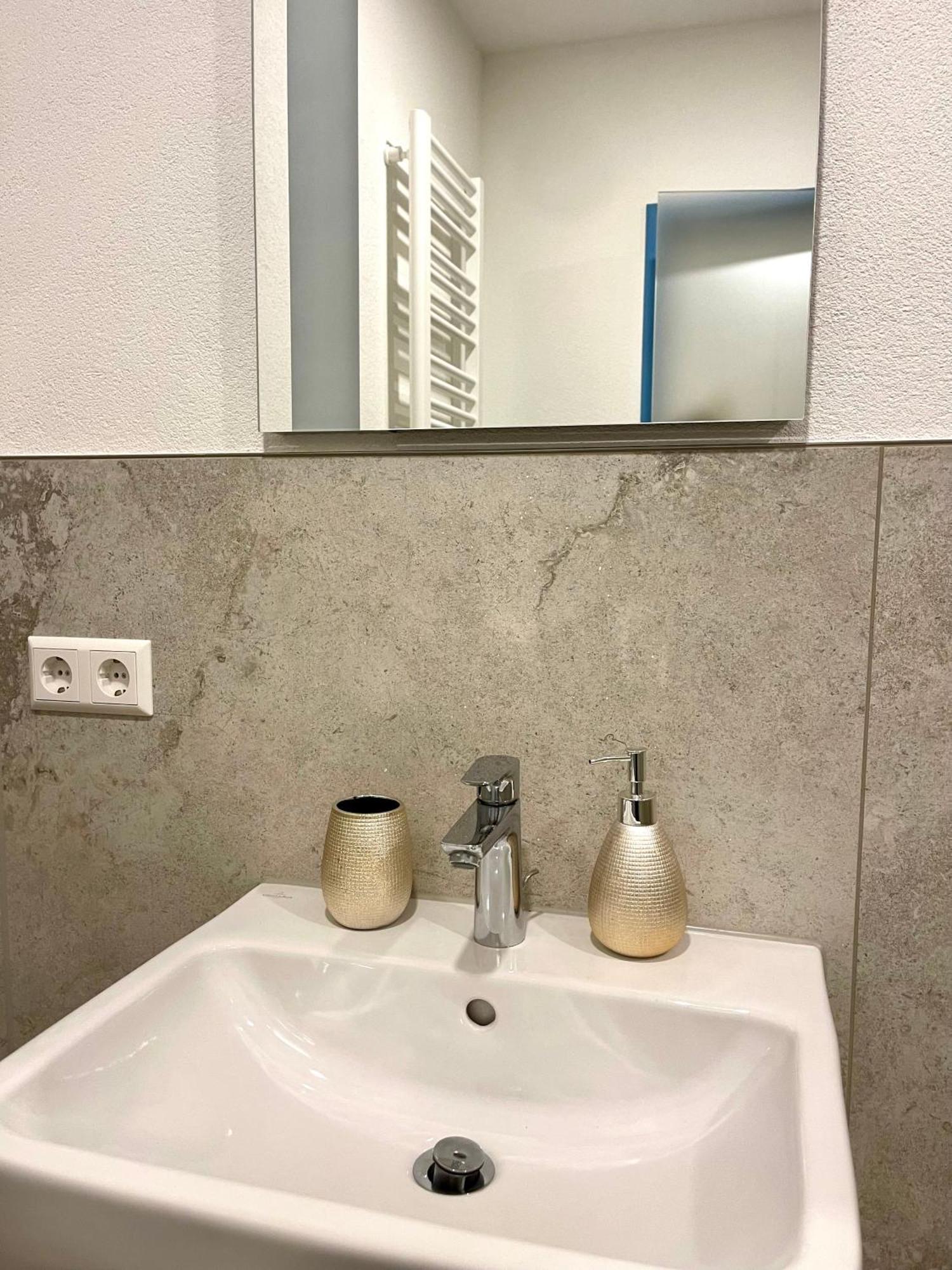 Neu Grosse Einzimmerwohnung Im Zentrum Goldstadt Pforzheim Schloessle ภายนอก รูปภาพ